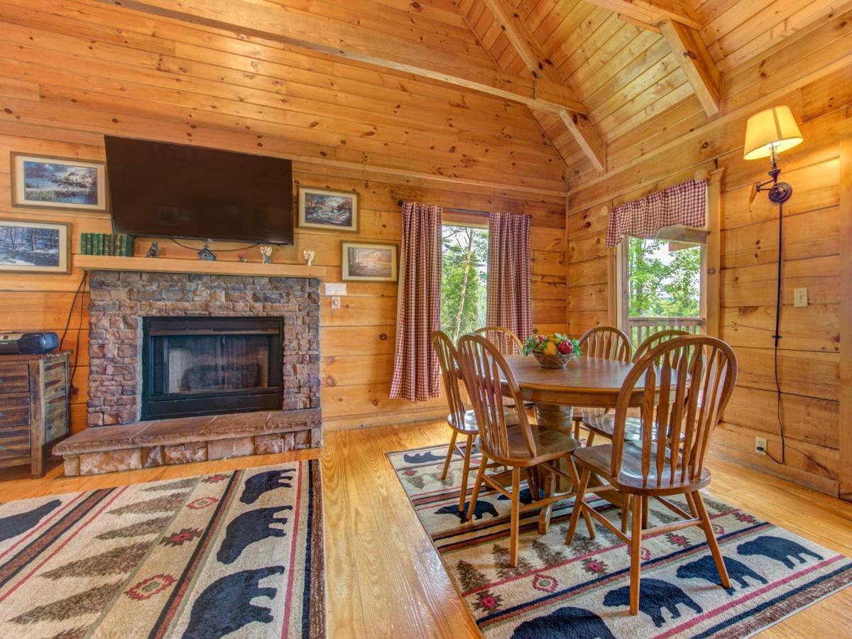 Bear Tracks, 2 Bedrooms, Hot Tub, Fireplace, Wifi, Jetted Tub, Sleeps 6 Gatlinburg Exterior photo