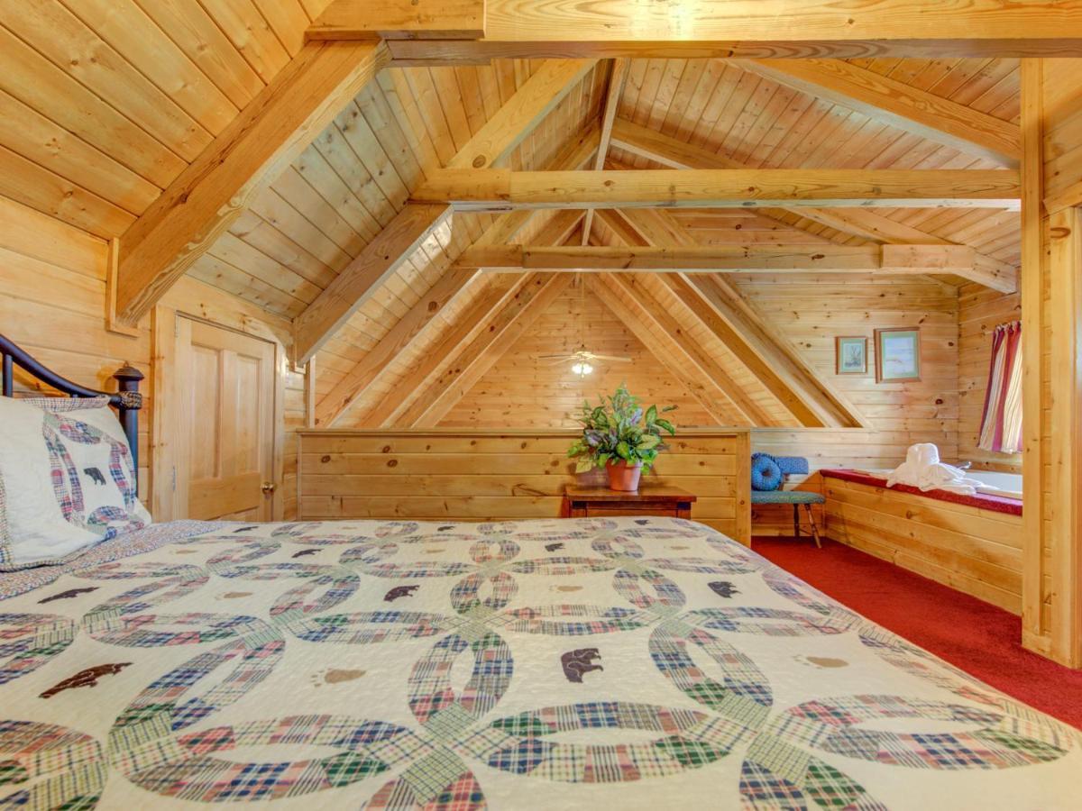 Bear Tracks, 2 Bedrooms, Hot Tub, Fireplace, Wifi, Jetted Tub, Sleeps 6 Gatlinburg Exterior photo