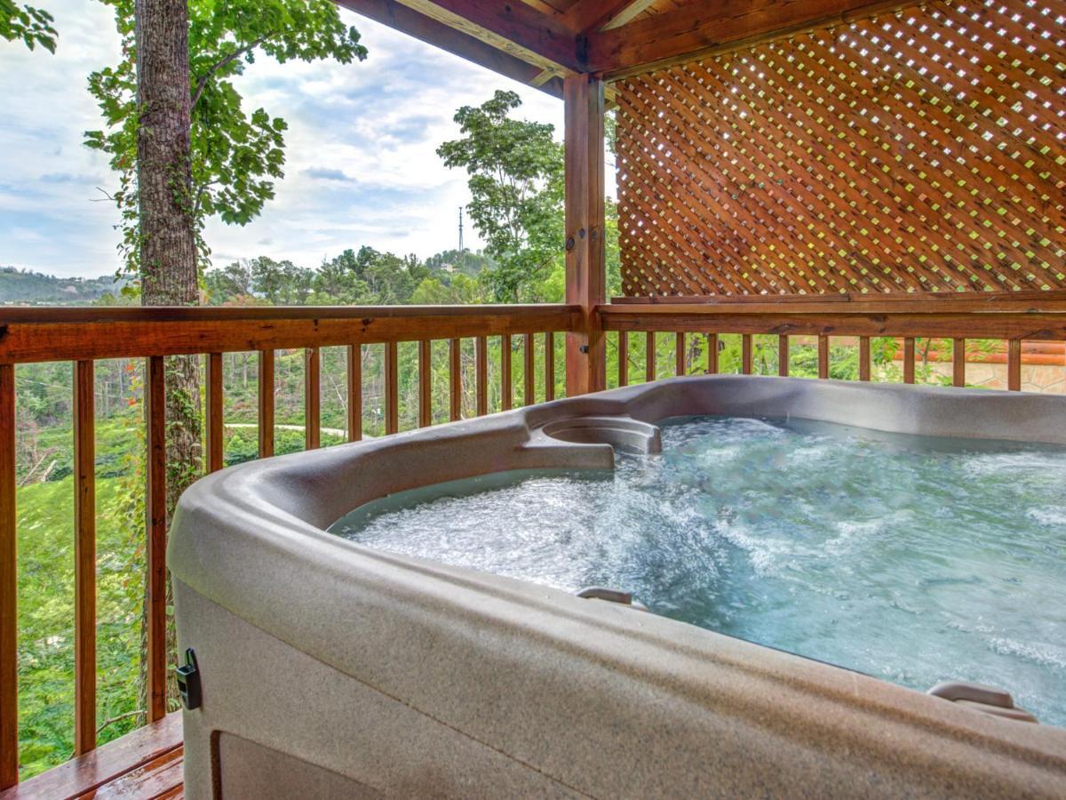 Bear Tracks, 2 Bedrooms, Hot Tub, Fireplace, Wifi, Jetted Tub, Sleeps 6 Gatlinburg Exterior photo