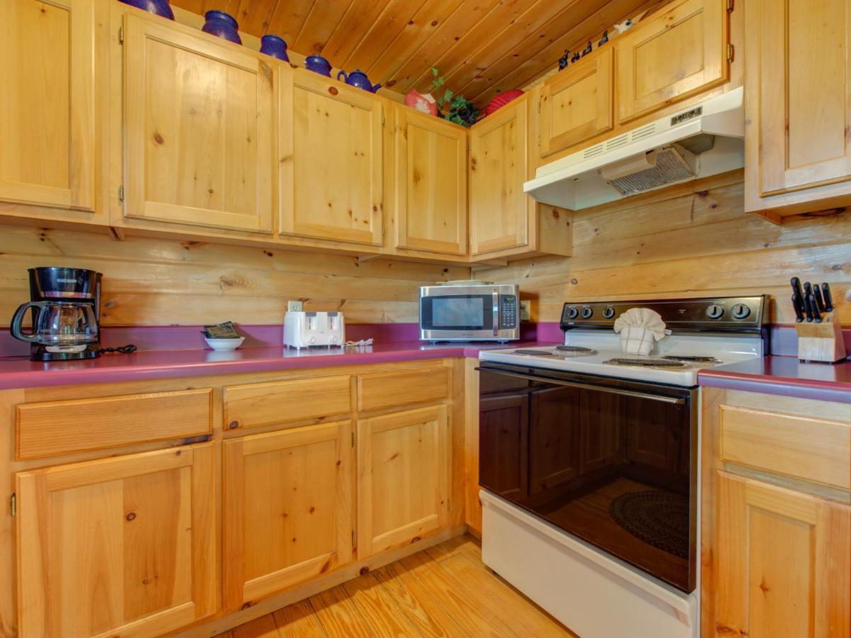 Bear Tracks, 2 Bedrooms, Hot Tub, Fireplace, Wifi, Jetted Tub, Sleeps 6 Gatlinburg Exterior photo