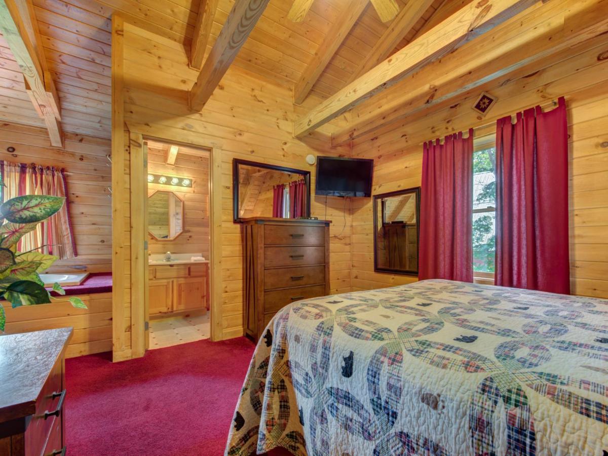 Bear Tracks, 2 Bedrooms, Hot Tub, Fireplace, Wifi, Jetted Tub, Sleeps 6 Gatlinburg Exterior photo