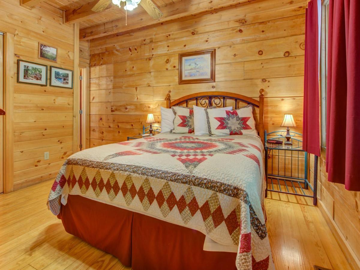 Bear Tracks, 2 Bedrooms, Hot Tub, Fireplace, Wifi, Jetted Tub, Sleeps 6 Gatlinburg Exterior photo
