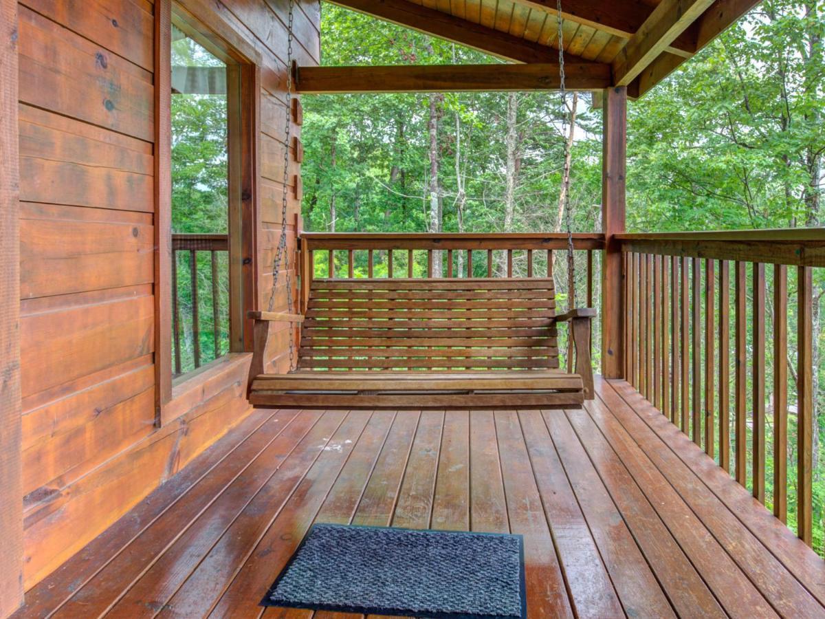 Bear Tracks, 2 Bedrooms, Hot Tub, Fireplace, Wifi, Jetted Tub, Sleeps 6 Gatlinburg Exterior photo