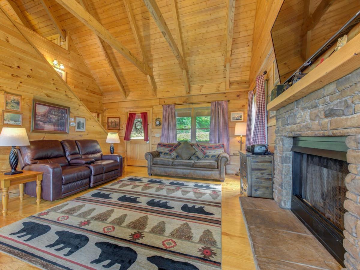 Bear Tracks, 2 Bedrooms, Hot Tub, Fireplace, Wifi, Jetted Tub, Sleeps 6 Gatlinburg Exterior photo