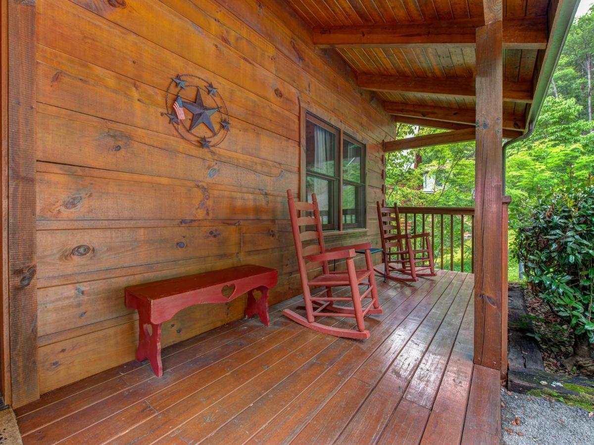 Bear Tracks, 2 Bedrooms, Hot Tub, Fireplace, Wifi, Jetted Tub, Sleeps 6 Gatlinburg Exterior photo