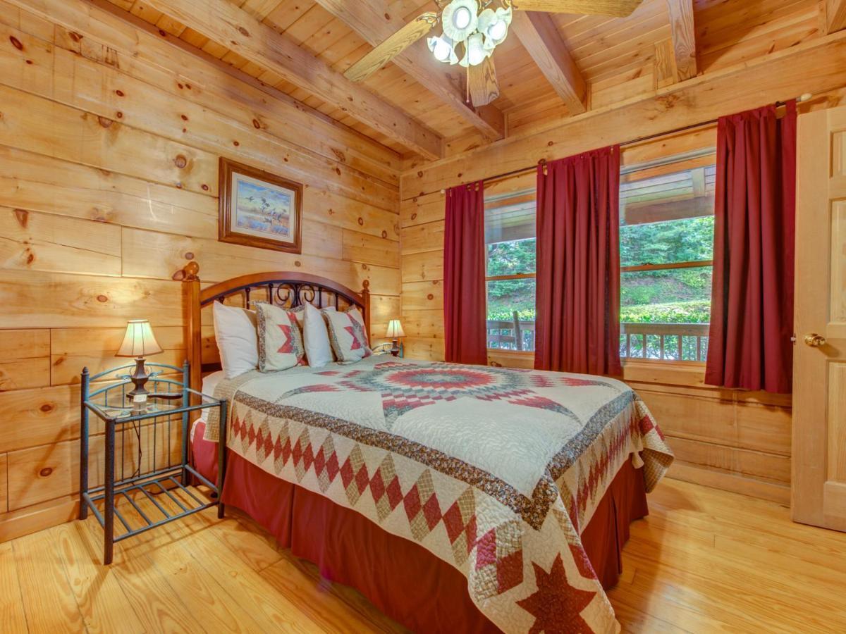 Bear Tracks, 2 Bedrooms, Hot Tub, Fireplace, Wifi, Jetted Tub, Sleeps 6 Gatlinburg Exterior photo
