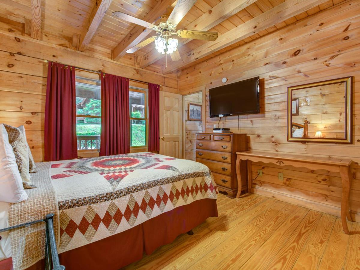 Bear Tracks, 2 Bedrooms, Hot Tub, Fireplace, Wifi, Jetted Tub, Sleeps 6 Gatlinburg Exterior photo