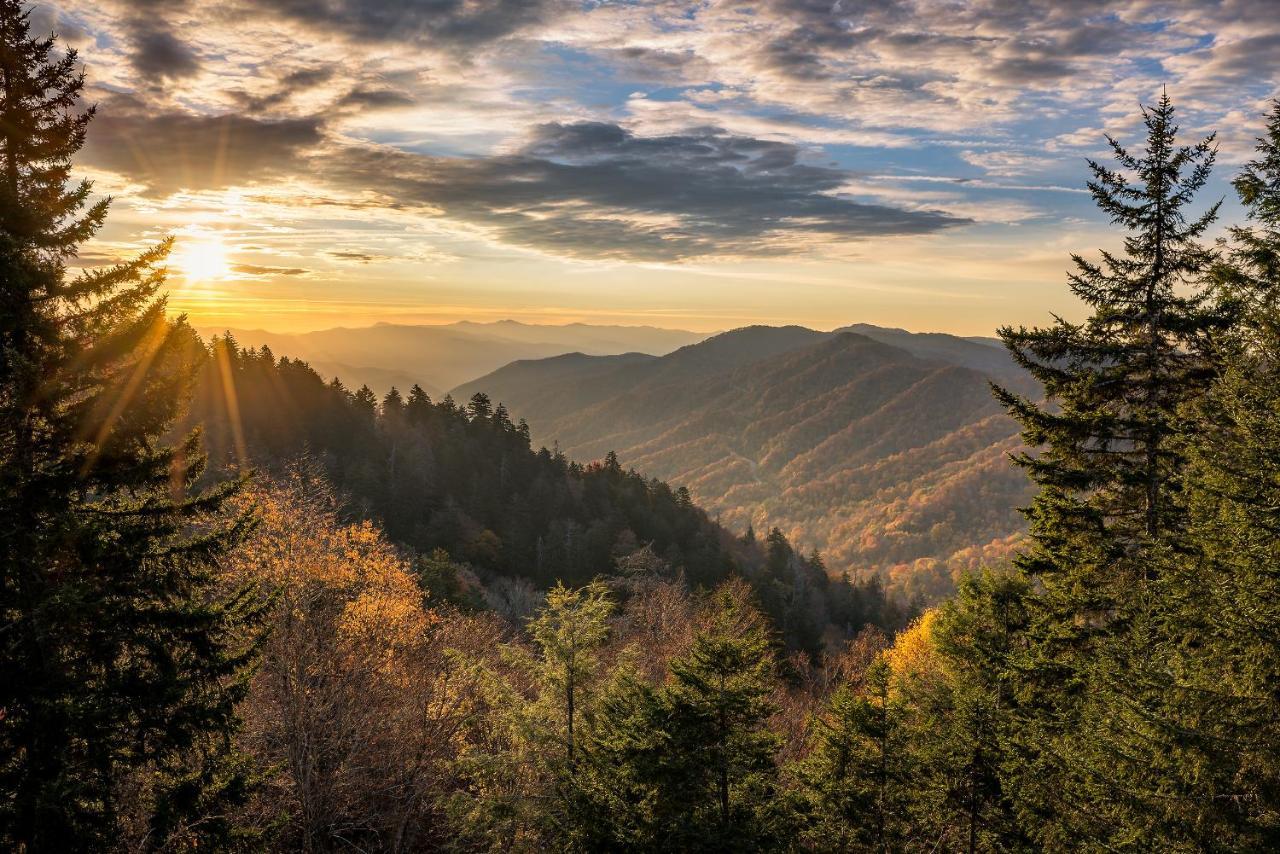 Bear Tracks, 2 Bedrooms, Hot Tub, Fireplace, Wifi, Jetted Tub, Sleeps 6 Gatlinburg Exterior photo