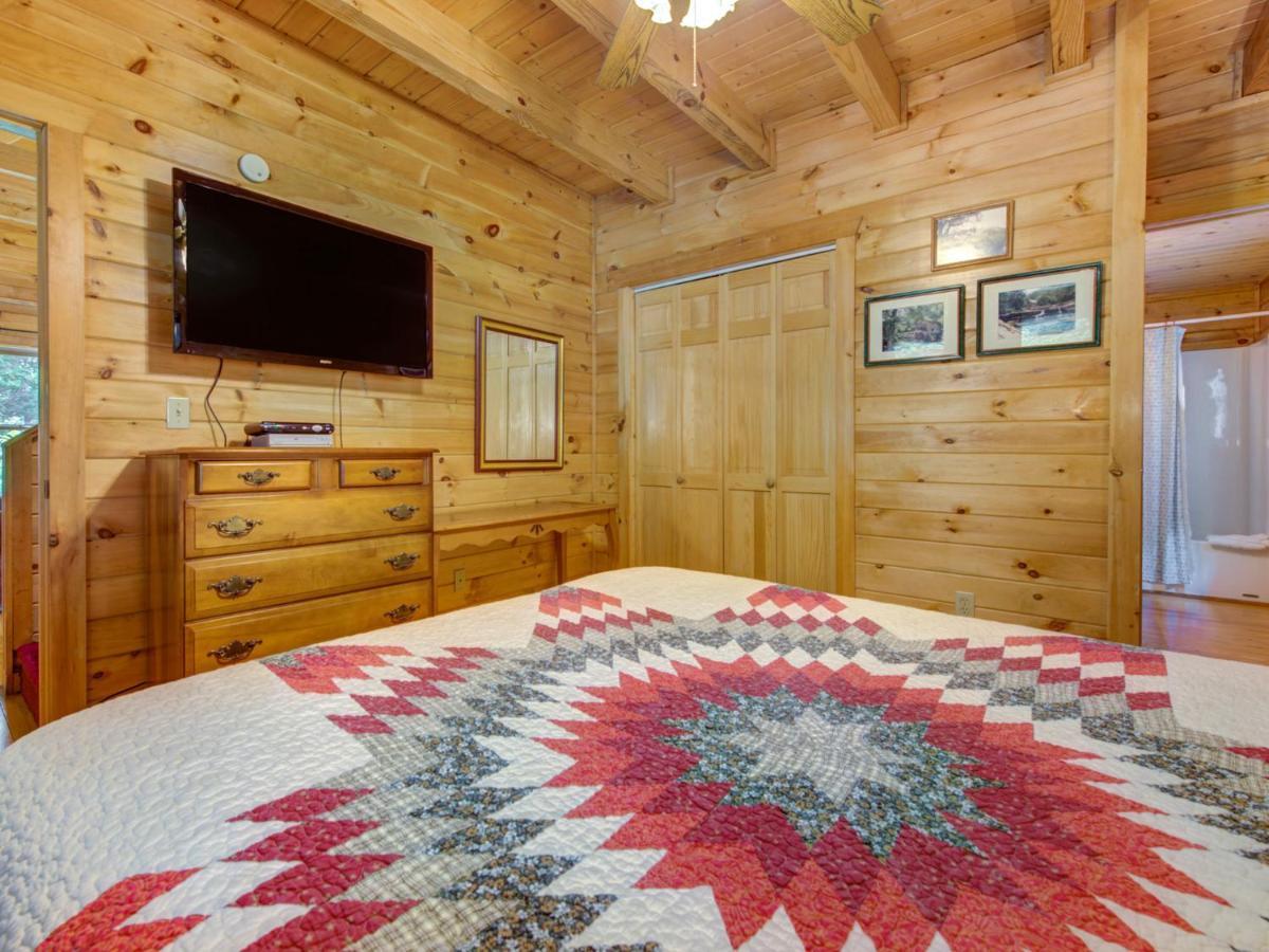 Bear Tracks, 2 Bedrooms, Hot Tub, Fireplace, Wifi, Jetted Tub, Sleeps 6 Gatlinburg Exterior photo