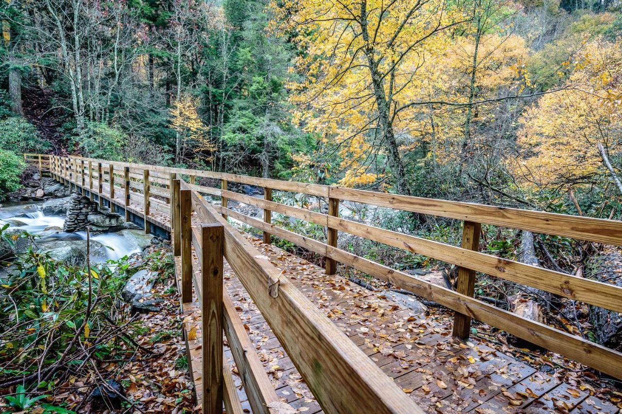 Bear Tracks, 2 Bedrooms, Hot Tub, Fireplace, Wifi, Jetted Tub, Sleeps 6 Gatlinburg Exterior photo